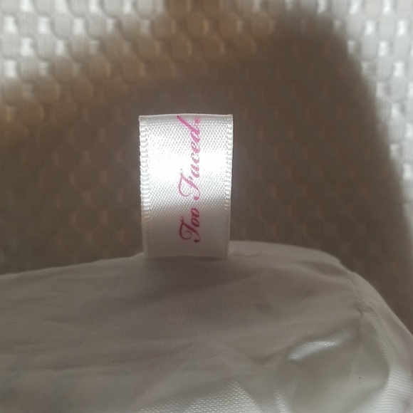 TOO FACED BLUE & WHITE STRIOED COSMETIC CASE - Picture 5 of 7